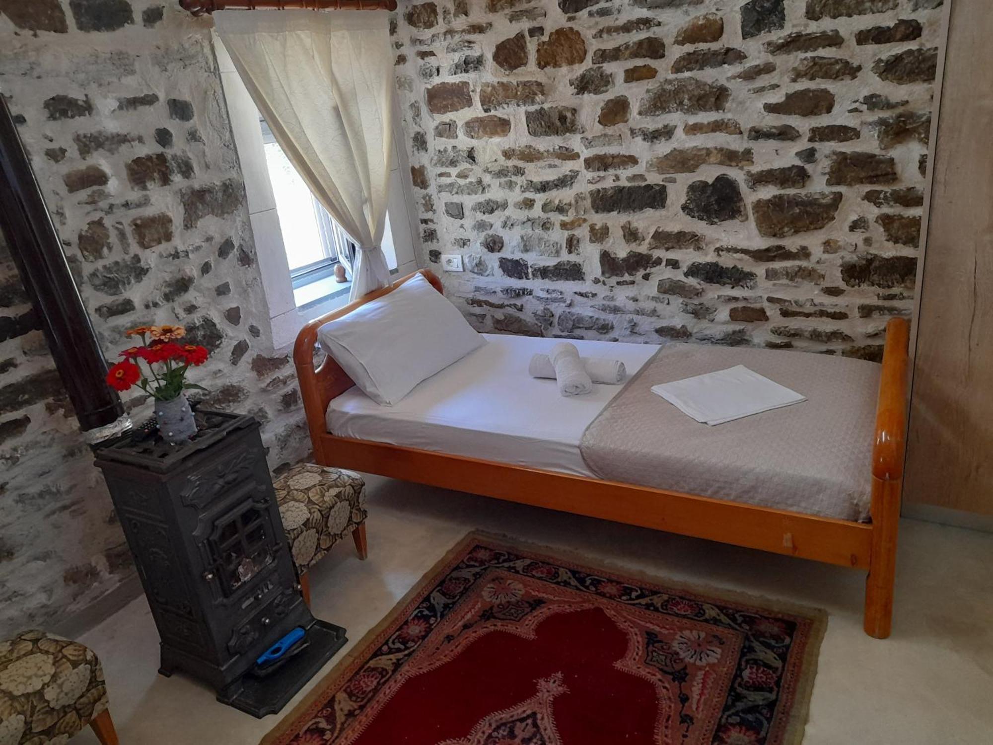 Stone House Villa Kelcyre Екстериор снимка