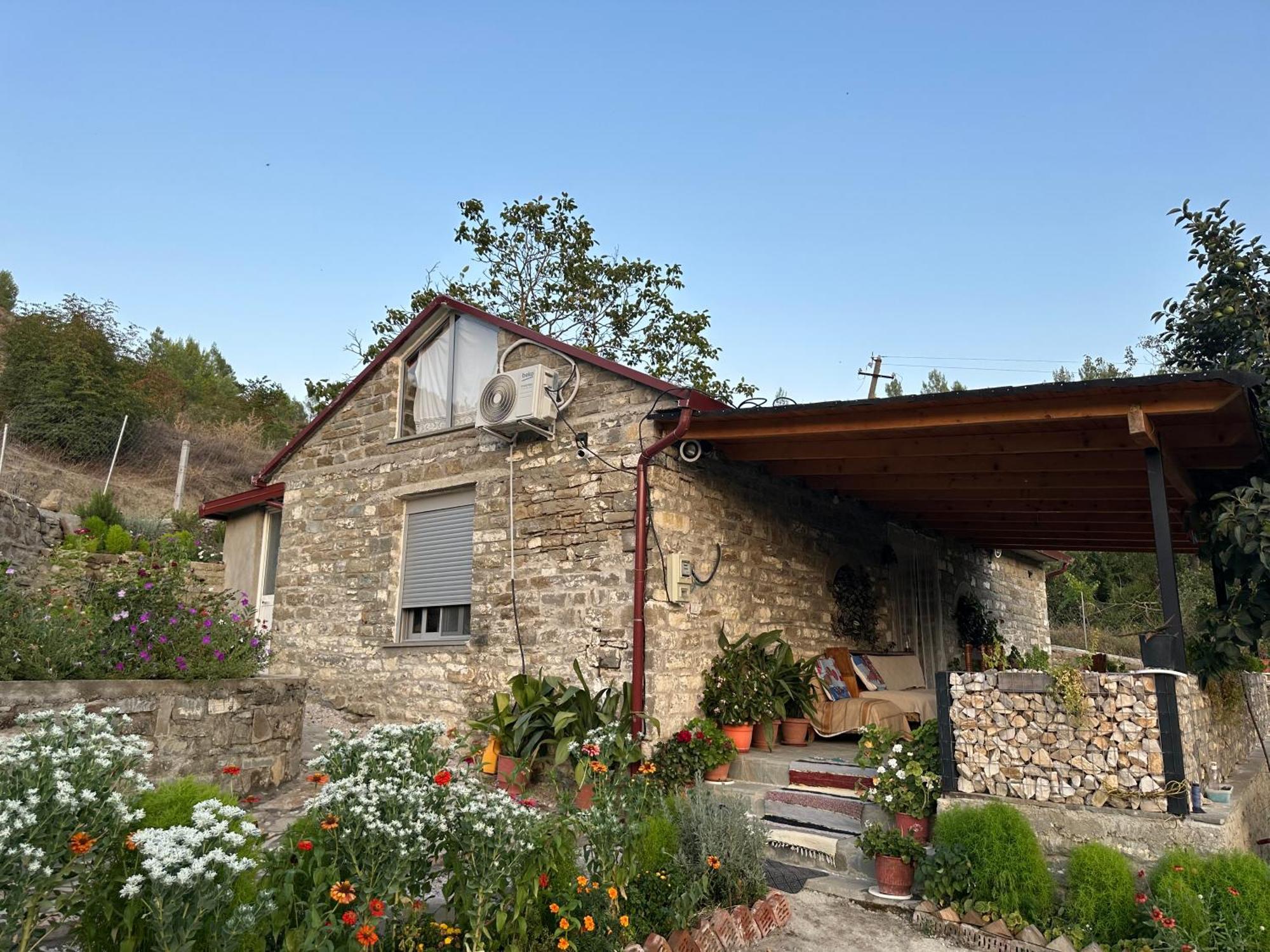 Stone House Villa Kelcyre Екстериор снимка